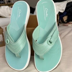 Clarks Mint Green Cloudsteppers Thong Sandals